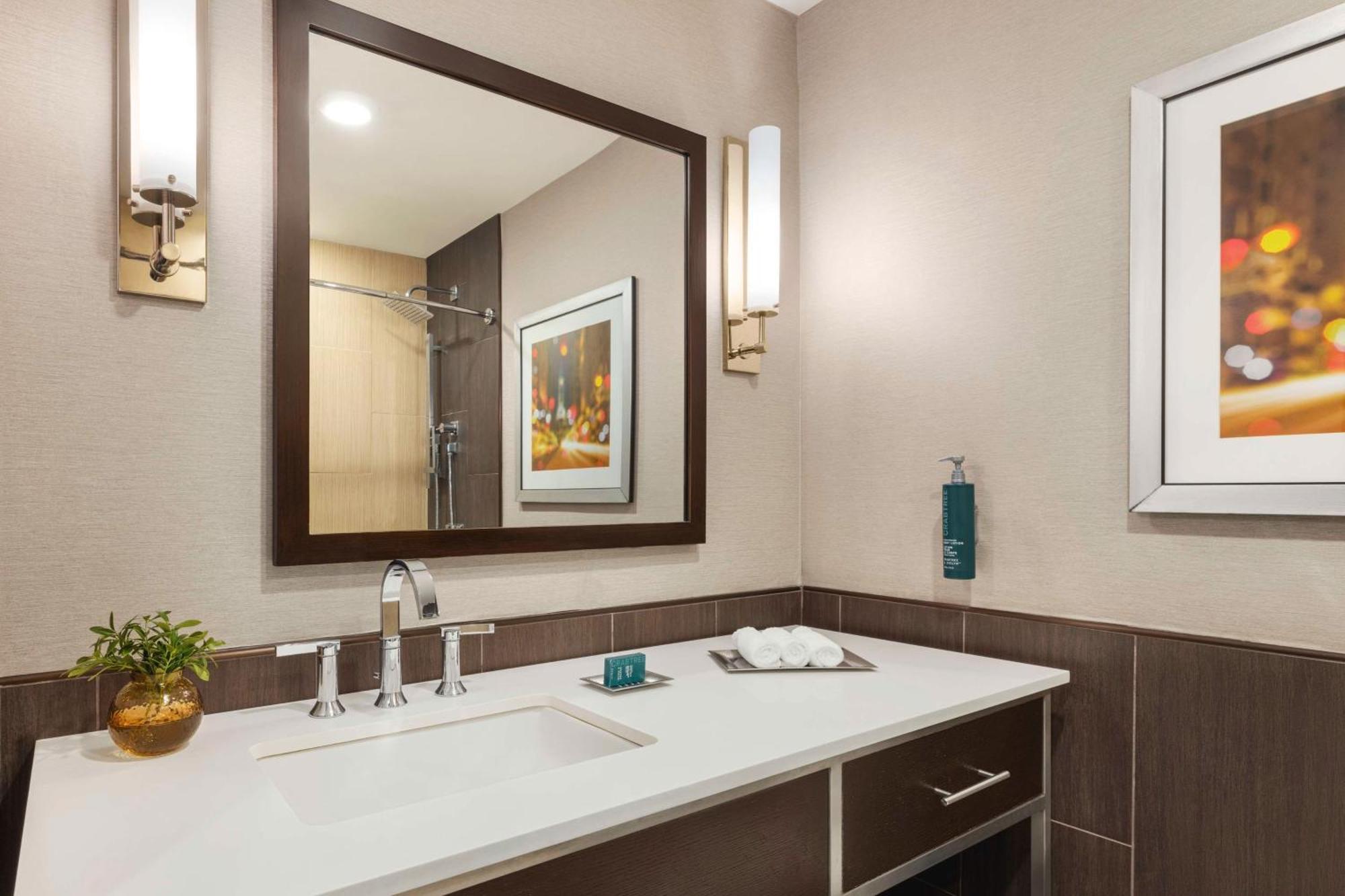 Hilton Philadelphia City Avenue Exterior foto